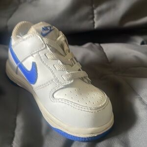 Nike 6.5 white and blue toddler shoe used but good condition